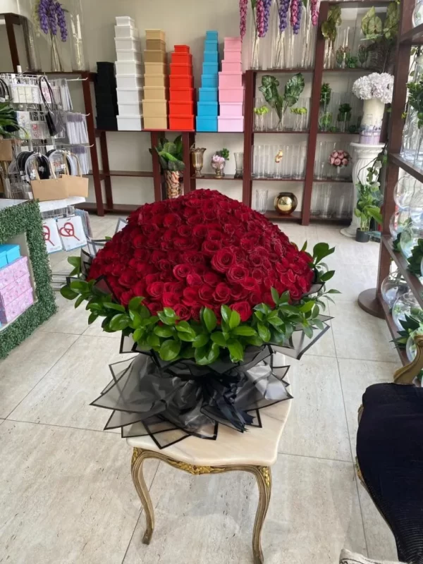 باقة ورد 300 حبة | أحمر