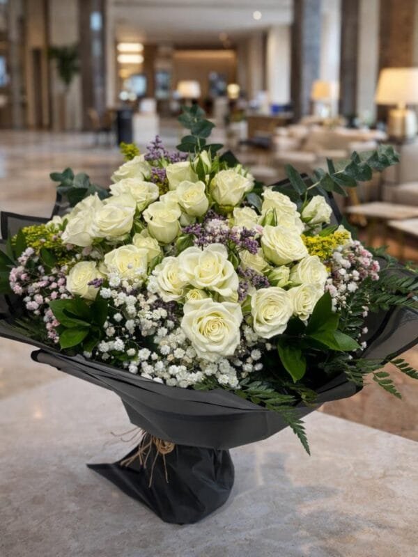 أبيض أربعة عشر غلاف أسود